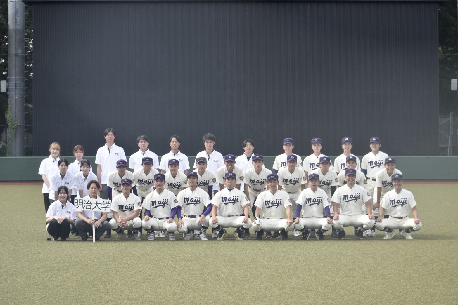 明治大学体同連軟式野球部の集合写真